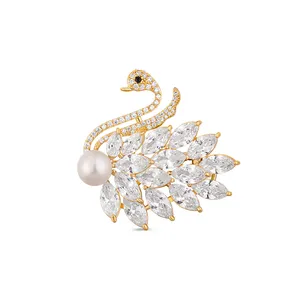 JwL Luxury Pearls Pôvabná pozlátená brošňa 2v1 v tvare labute JL0732 JwL Luxury Pearls Pôvabná pozlátená brošňa 2v1 v tvare labute JL0732