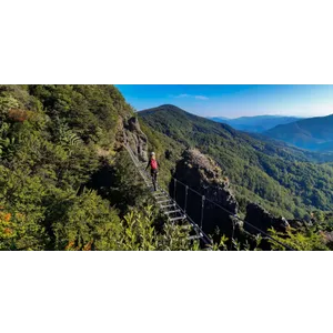 Via ferrata na Skalke v Kremnických vrchoch s najdlhším lanovým mostom Via ferrata na Skalke v Kremnických vrchoch s najdlhším lanovým mostom