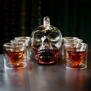 Lebka karafa 1000ml sada + Set 6 pohárov 3D v tvare lebky 75ml Lebka karafa 1000ml sada + Set 6 pohárov 3D v tvare lebky 75ml